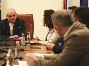 Няма непосредствена заплаха за България във връзка със ситуацията в Близкия Изток, съобщиха от пресслужбата на Министерския съвет