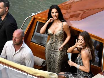 Ким Кардашиян и Люис Хамилтън вече не се крият, разходиха се прегърнати в Токио