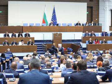 Прекъснаха първото заседание на 51-вия парламент, ще го възобновят утре