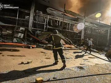 Четирима души загинаха в украинския град Харков при мащабна руска атака