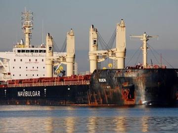 Петимата моряци от отвлечения кораб "Руен" се завърнаха във Варна