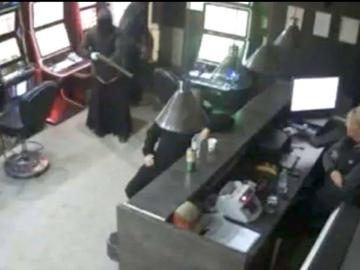 Трима обвиняеми за стрелбата в казино край Гоце Делчев, при която двама бяха ранени в главата