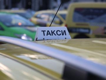 Удължиха срока за обозначаване цените на такситата в лева и евро