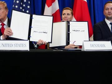 САЩ, Дания и Гренландия подписаха споразумение, което изолира страните извън НАТО и ЕС