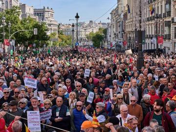 Хиляди протестираха в центъра на Мадрид в защита на държавната пенсионна система