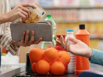 Празнична трапеза без натиск върху бюджета: По-евтин свински врат и пуйка на цени от 2024 г. в Lidl