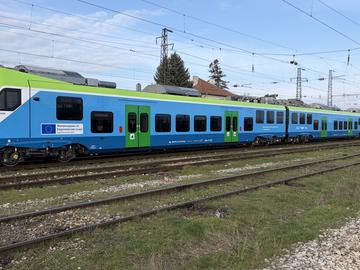 Вижте първия нов влак "Шкода", пристигнал на Централна гара в София