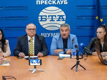 Служителите на Община Шумен с призив за приемане на местния бюджет и 10% ръст на заплатите