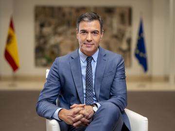 Испанският премиер Педро Санчес обяви, че преустановява обществената си дейност, за да обмисли бъдещето си