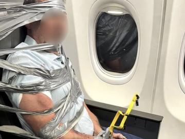 Приковаха с тиксо към седалката агресивен пътник на полет на American Airlines