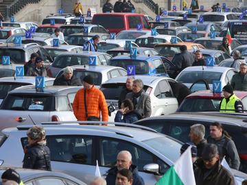 Протест и контрапротест събира автоинструктурите на жълтите павета в сряда