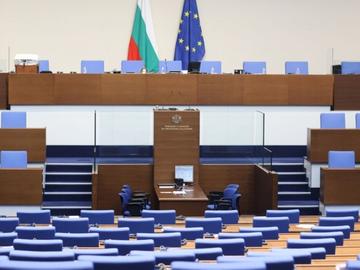 Парламентът орязва партийните субсидии