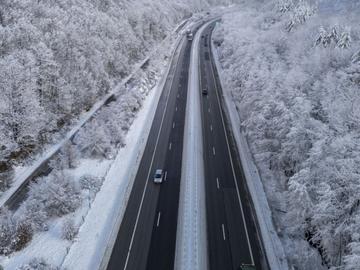 Намалена видимост затвори пътя Оряхово-Кнежа, ограничиха движението в Троянския проход