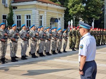 Най-ниската основна заплата на военнослужещите от 1 януари 2025 г. ще бъде от 2 300 лв. до 2 370 лв., посочи Атанас Запрянов