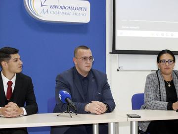 Ученици от ППМГ „Нанчо Попович“, спечелили конкурс на НСОРБ, бяха отличени от ОИЦ-Шумен