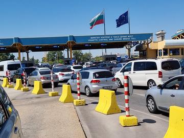 Мъж се застреля при опит за арест на Дунав мост, ранен е и граничен полицай