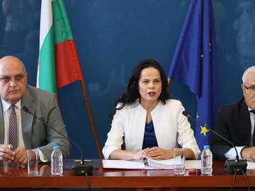 Повече прегледи, нови пътеки и край на рецептурната книжка: НЗОК и БЛС подписаха договора за 2026-2028 г.