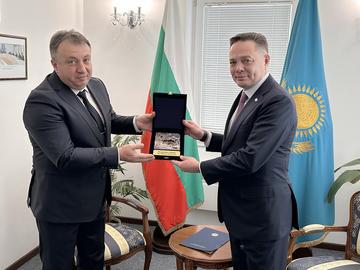 Кметът на Шумен Христо Христов се срещна в София с посланика на Казахстан