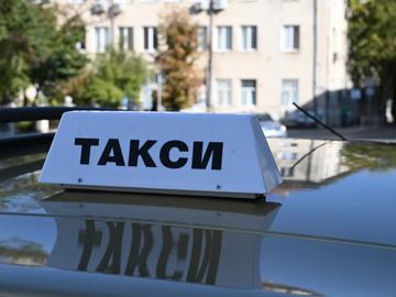 Задигнаха от таксиметров шофьор чантичка с 5 950 лева