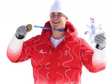 Първото злато е за Швейцария, някогашният дърводелец Фон Алмен е №1 в спускането