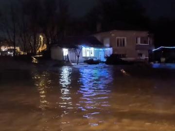 Пазарджишко село е под вода заради скъсана речна дига