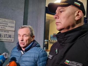 Трима души от заседналия танкер "Кайрос" край Ахтопол са евакуирани с хеликоптер