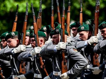 Забраниха на германските войници да имат афери със съпругите на другарите си