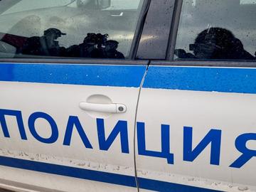 Мъж намушка жена и две момчета в жилище в София, едното почина