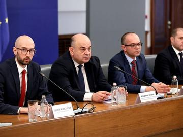 Потребителската кошница поевтинява до 57 евро, 86% от левовете вече са иззети