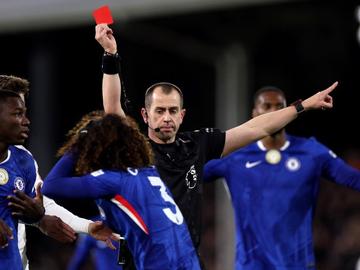 Удариха Челси с глоба от 10 милиона лири и "условна" забрана за трансфери