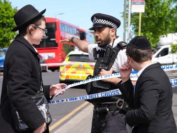 Нападение с нож в еврейски квартал в Лондон, двама души са ранени