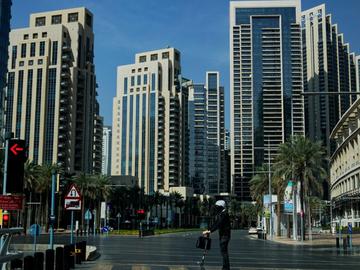 ОАЕ пое разходите на всички блокирани туристи, затвори посолството си в Техеран