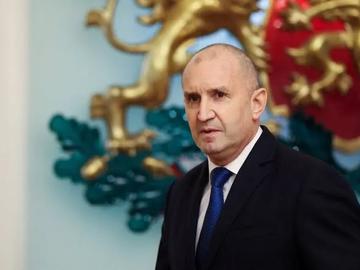 Радев разговарял с Тръмп и Хегсет, военните самолети на САЩ може и да останат на летище София
