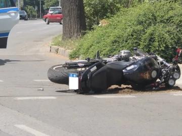 Трима мотористи са в тежко състояние след катастрофа във Варна