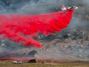 Калифорния отново пламна, вятър с 80 км/ч разпалва огъня, започна евакуация