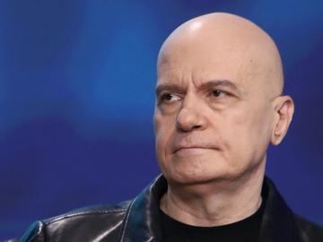 Слави Трифонов окончателно загуби делото срещу Кирил Петков за 50 000 лв.