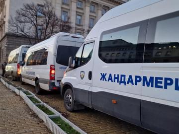 "Заглушавате сигнала на протеста": ПП-ДБ обвиниха властта за смущения в мобилните връзки