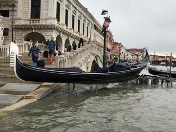 8 ранени при сблъсък на корабче и две гондоли във Венеция