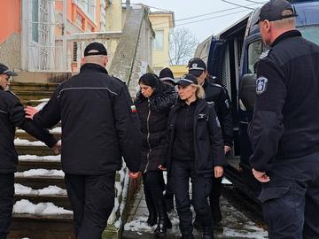 Мъчителката на животни от Свищов сама поиска да остане в ареста