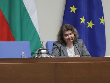 ГЕРБ и ИТН поискаха ротация на председателя на НС, следва смяната на Киселова