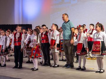 Димитър Димитров с малките "Пъргавелчета"