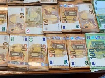 Хванаха 10 000 фалшиви евро, доставени с куриерска фирма в Монтана