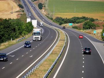 МВР купува и пуска по пътищата необозначени патрулки, за да спре джигитите