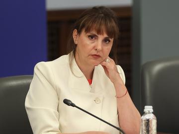 Социалният министър: Увеличаваме помощите при раждане с над 50%