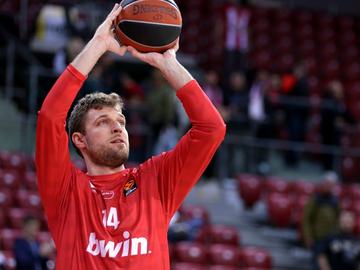 Александър Везенков спечели наградата за реализатор №1 в Евролигата