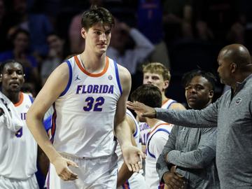 Рекорд: 236-сантиметров колежанин играе баскетбол в САЩ