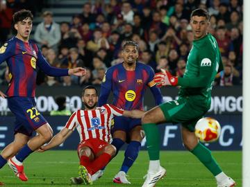 Барселонa мина през Атлетико в реванша, но няма да играе финал