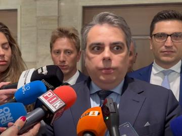 Асен Василев към Бойко Борисов: Дефицитът ще стигне 8%, ако не падне правителството
