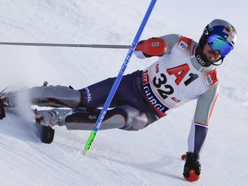 Ски легендата Хиршер пропуска домашния старт на сезона