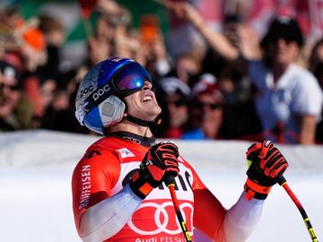 Троен подиум продължи швейцарската доминация а алпийсите ски при мъжете